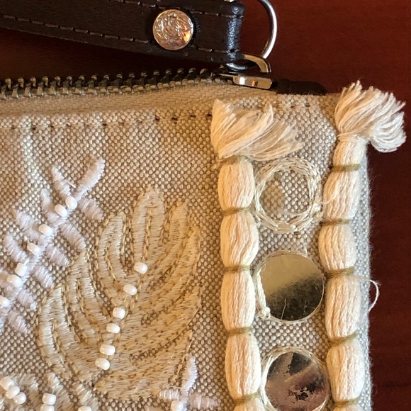 ✨3 for $40✨Tommy Bahama canvas wristlet. - Picture 2 of 8